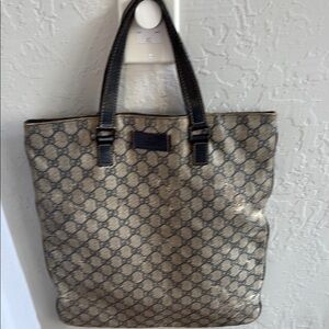 GUCCI supreme rare beige and navy monogram Tote black leather handles EU wear